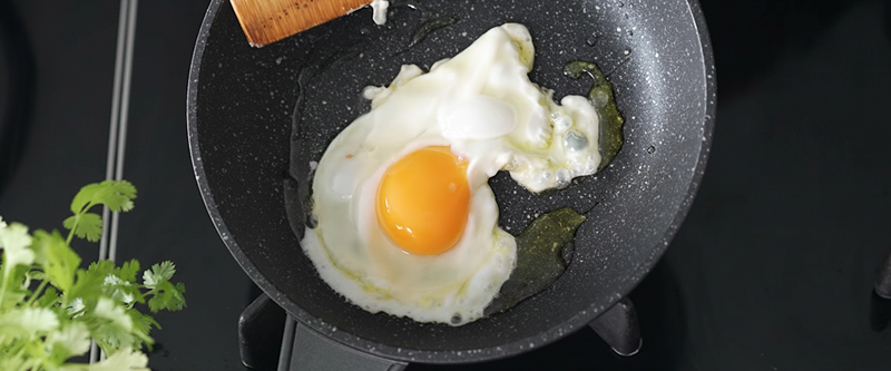 https://www.berghoffgb.com/wp-content/uploads/2026/08/best-oils-for-frying-pans-hero.png